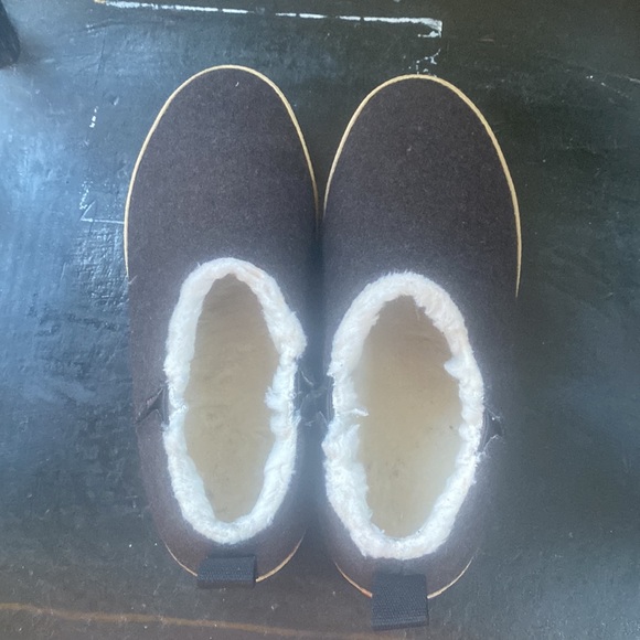 XtraTuf hard sole slipper/sneaker - Picture 4 of 6